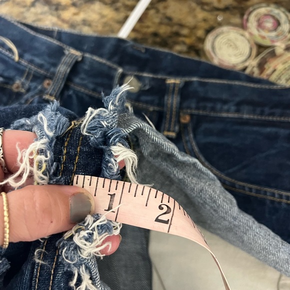 Levi’s 501 cutoff size 31💙 - Picture 2 of 5